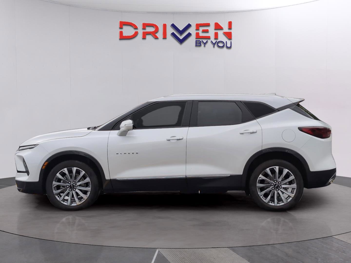 Used 2024 Chevrolet Blazer Premier w/ Driver Confidence II Package FWD image 2