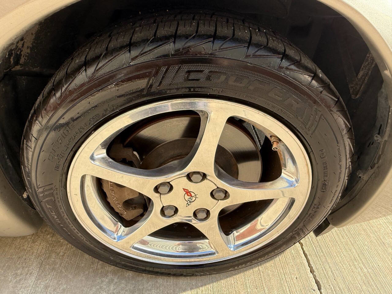 Used 2002 Chevrolet Corvette Coupe w/ Preferred Equipment Group2 image 22