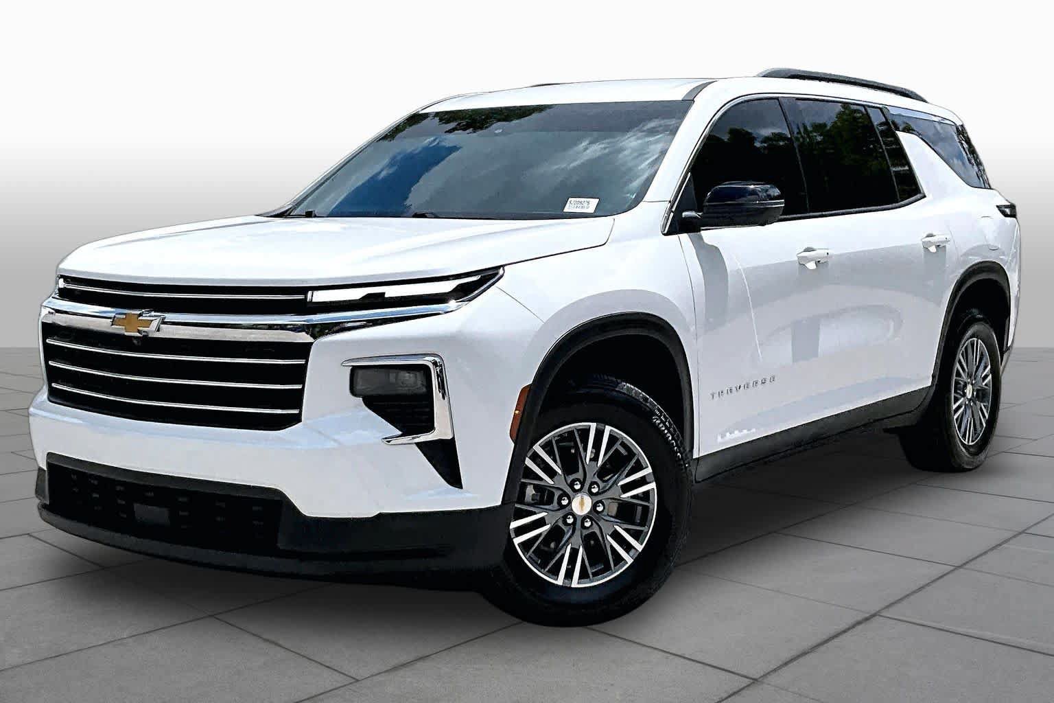 Used 2025 Chevrolet Traverse LT w/ Driver Confidence Package FWD image 1