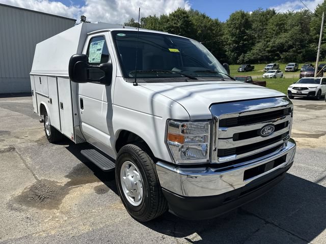 New 2027 Ford E-350 and Econoline 350 Super Duty w/ Interior Upgrade Package RWD image 11
