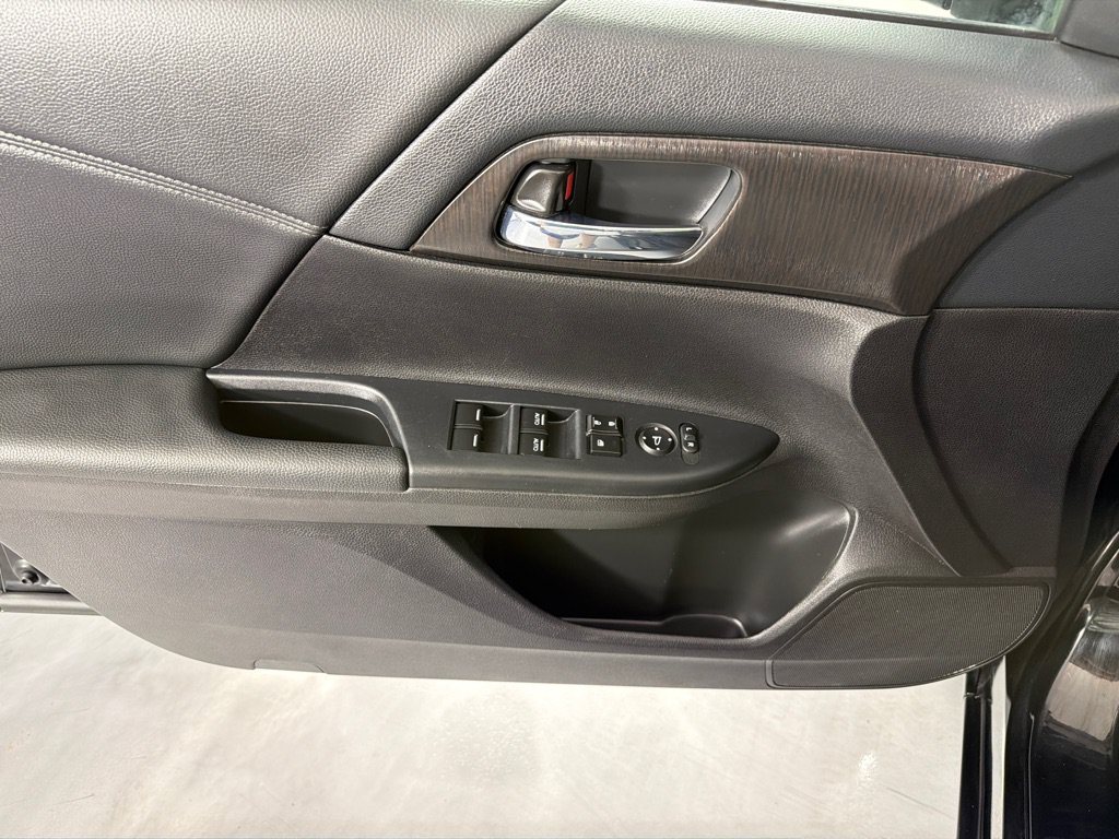 Used 2015 Honda Accord EX image 10