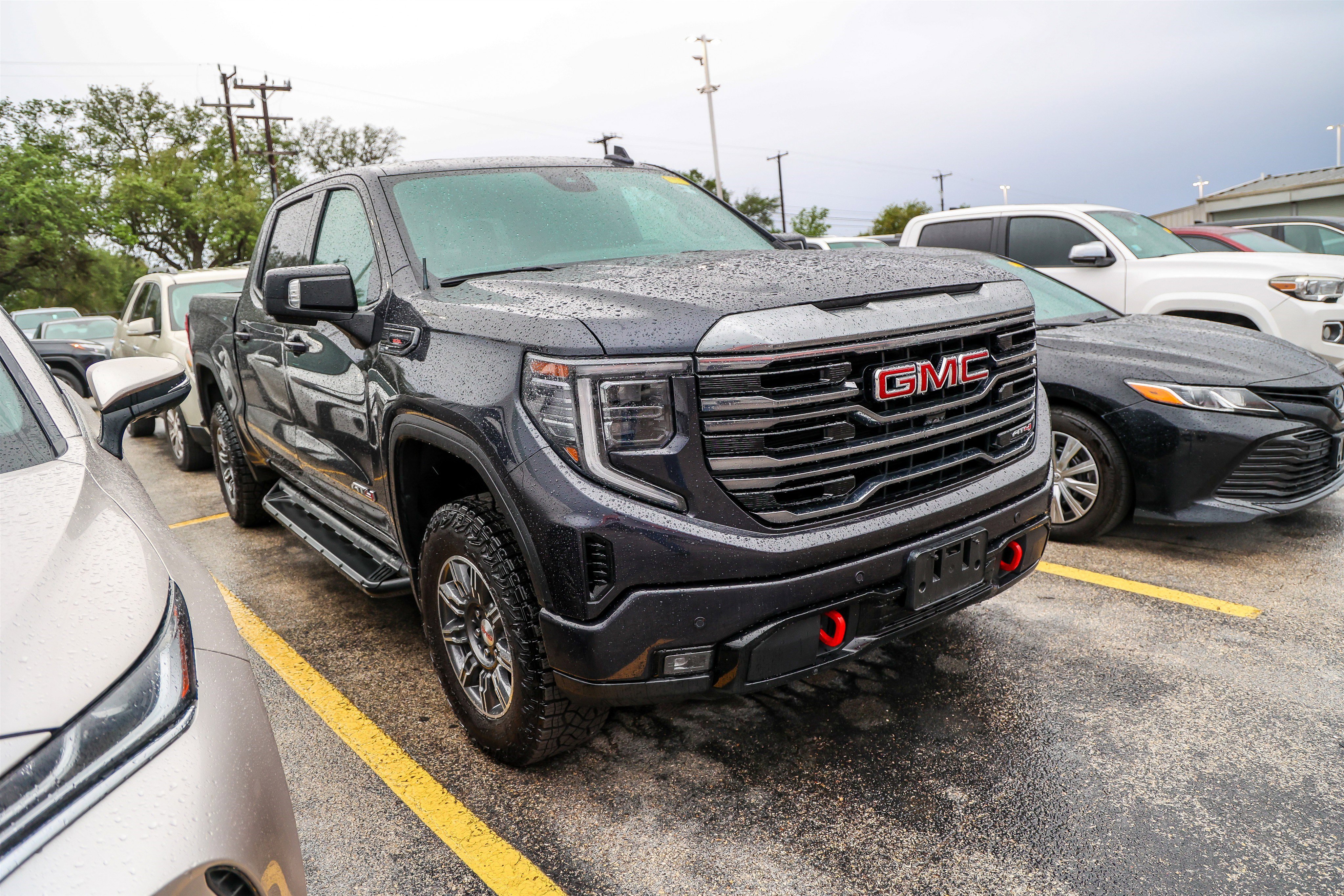 Used 2024 GMC Sierra 1500 AT4 w/ Technology Package AWD/4WD image 6