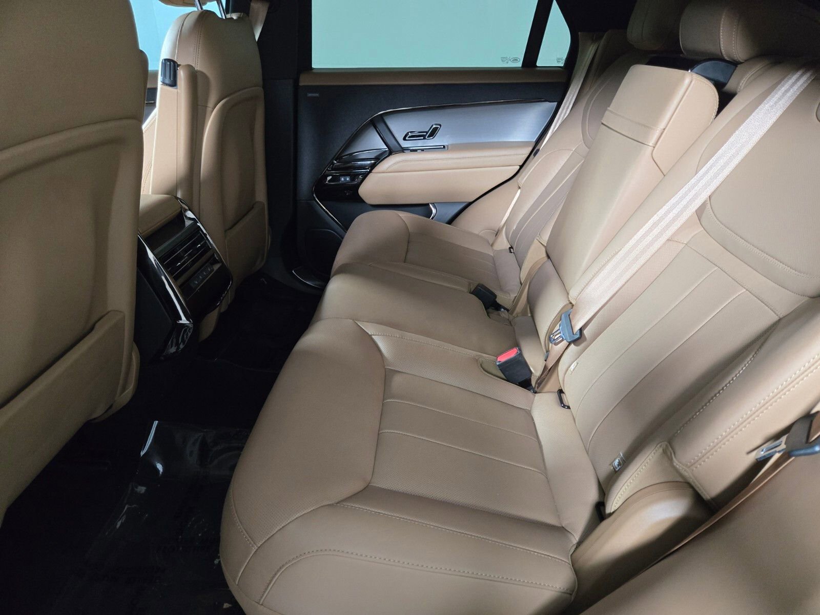 Used 2025 Land Rover Range Rover Sport SE image 13