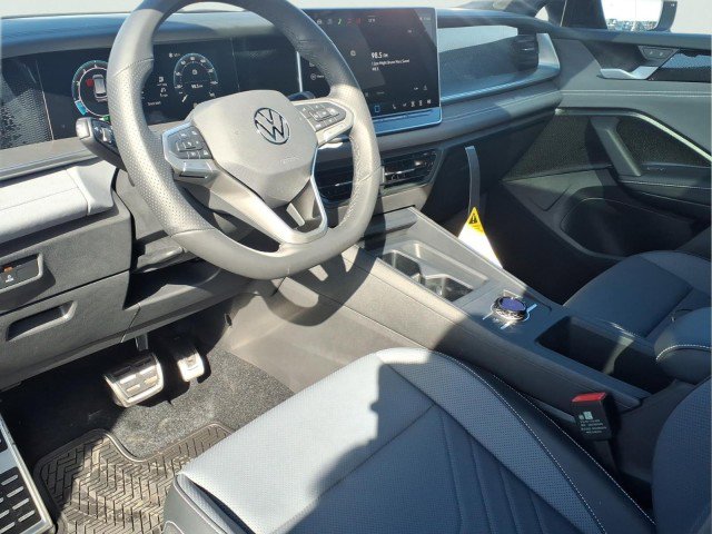 New 2026 Volkswagen Tiguan SE R-Line image 14