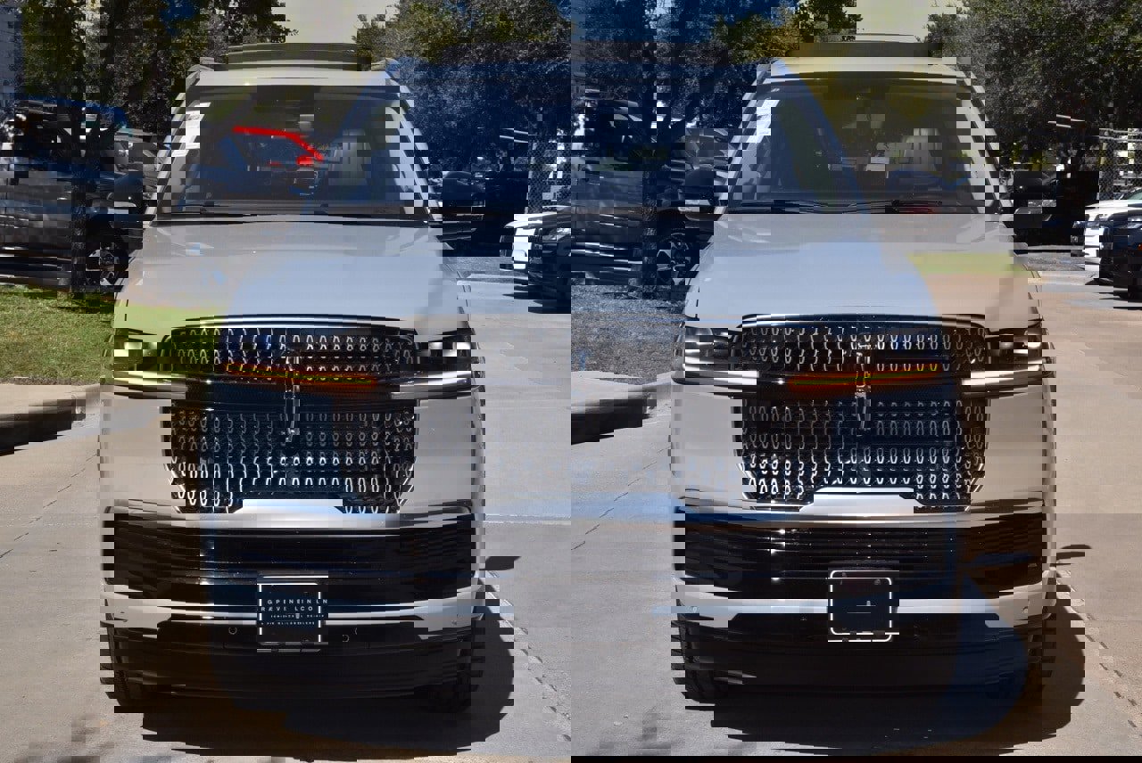 New 2025 Lincoln Navigator L Reserve image 9
