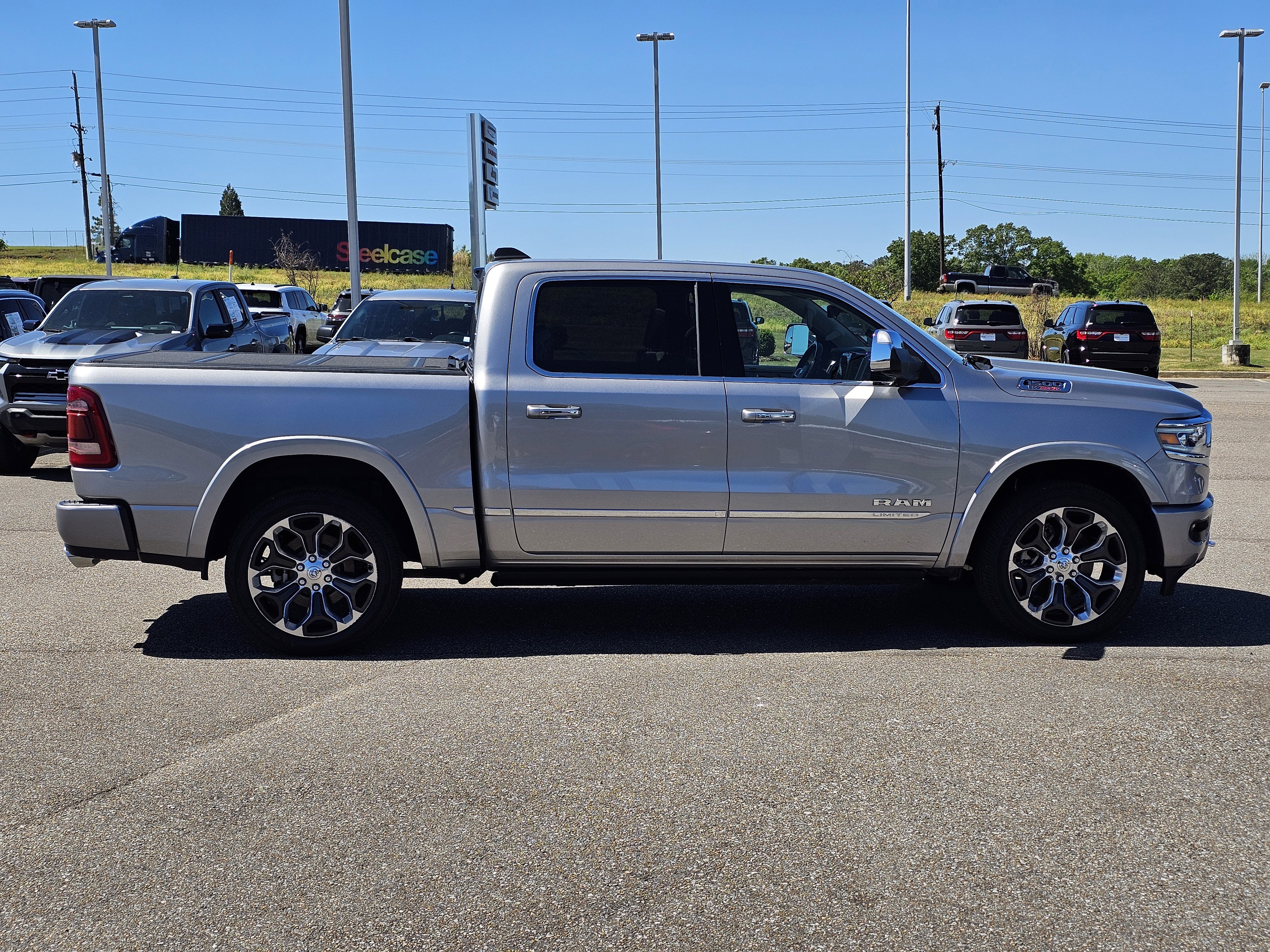 Used 2022 RAM 1500 Limited AWD/4WD image 8