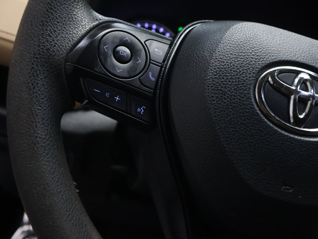 Used 2021 Toyota RAV4 XLE w/ Convenience Package FWD image 19