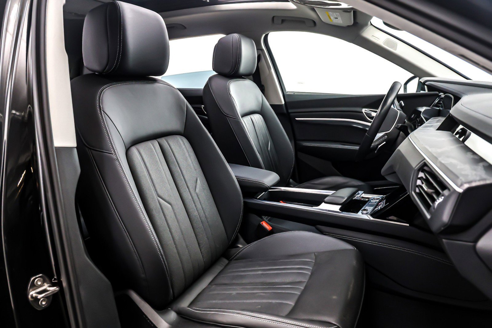 Used 2024 Audi Q8 e-tron Premium Plus image 8