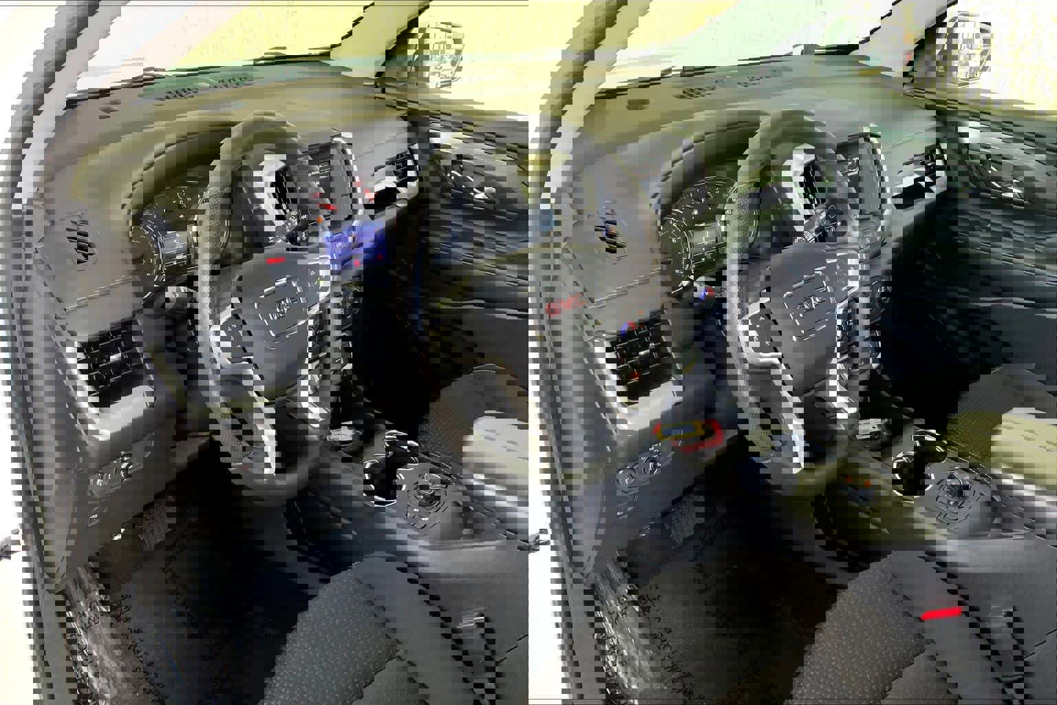 Used 2023 GMC Terrain SLE w/ Driver Convenience Package image 16