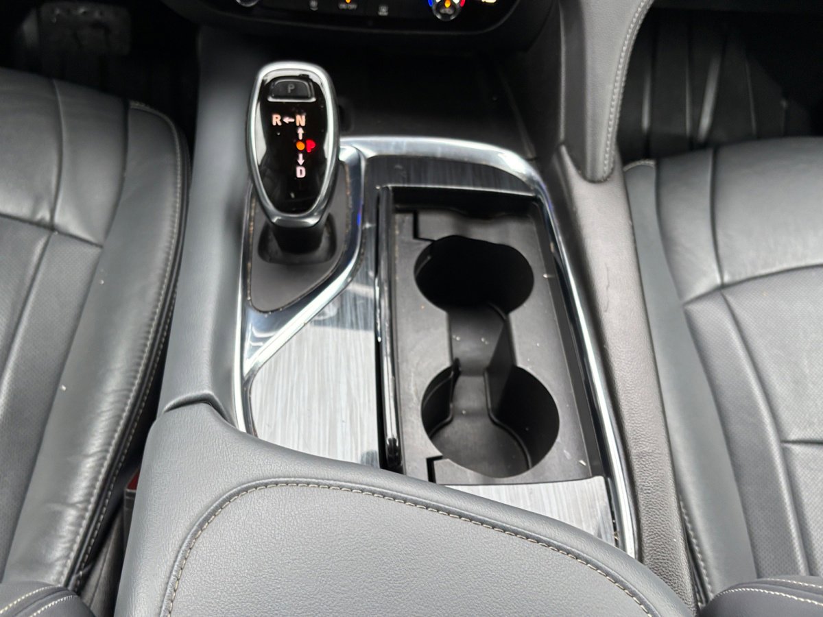Used 2020 Buick Enclave Essence w/ Sound and Sites Package image 3