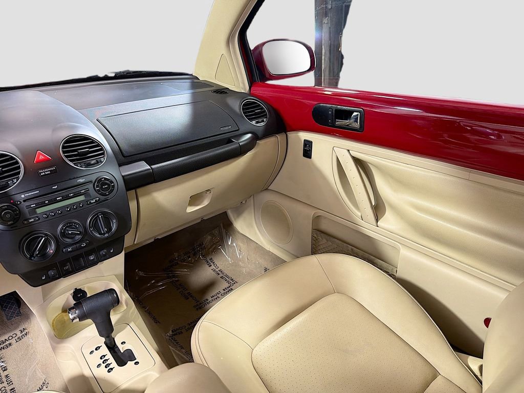 Used 2008 Volkswagen Beetle SE FWD image 25