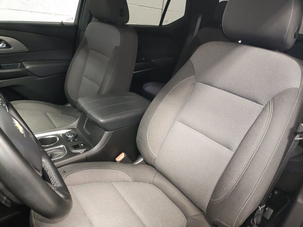 Used 2023 Chevrolet Traverse LT image 25