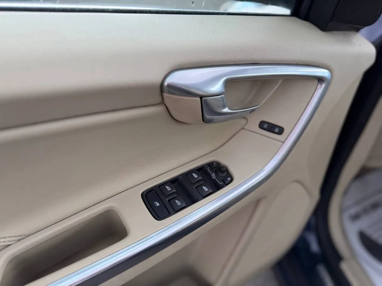 Used 2015 Volvo XC60 T5 AWD/4WD image 39