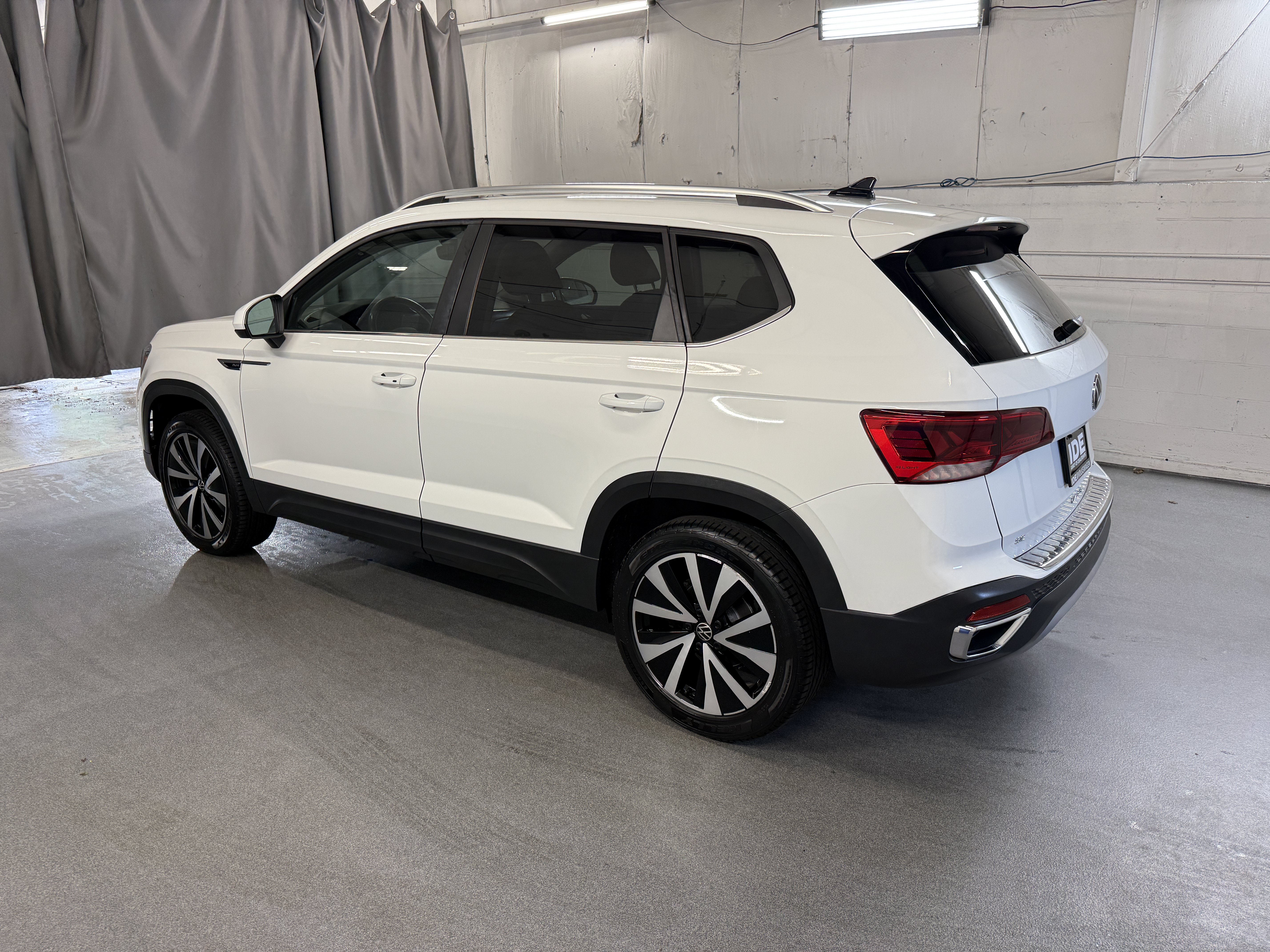 Certified 2023 Volkswagen Taos SE w/ Panoramic Sunroof Package AWD/4WD image 6