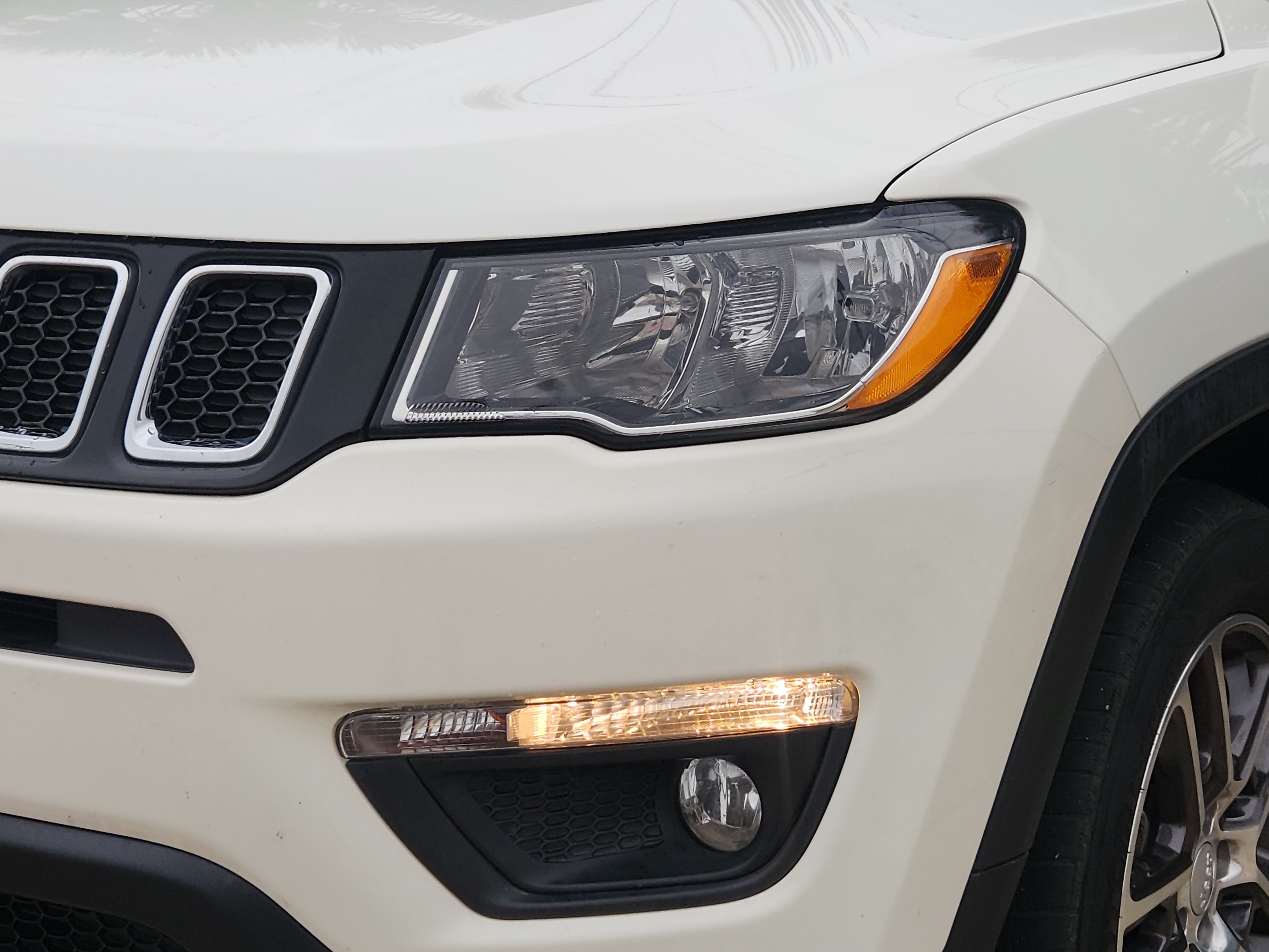 Used 2019 Jeep Compass Latitude FWD image 6