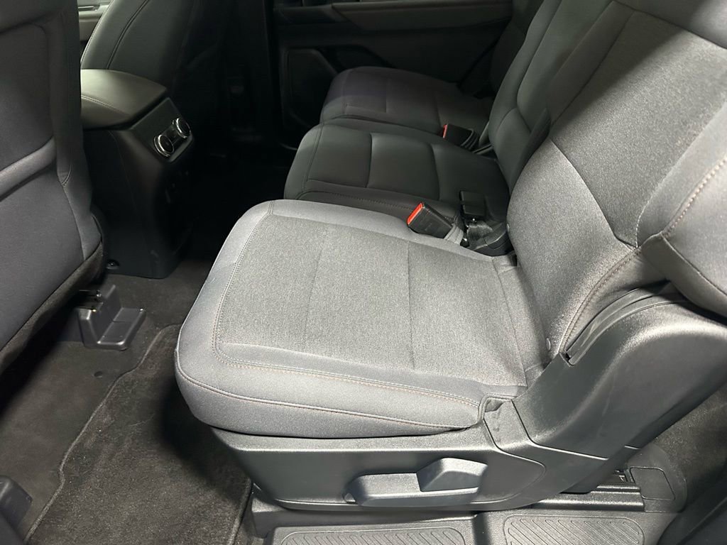 Used 2025 Ford Explorer Active AWD/4WD image 41