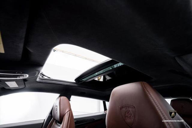 Used 2025 Lamborghini Urus SE AWD/4WD image 34