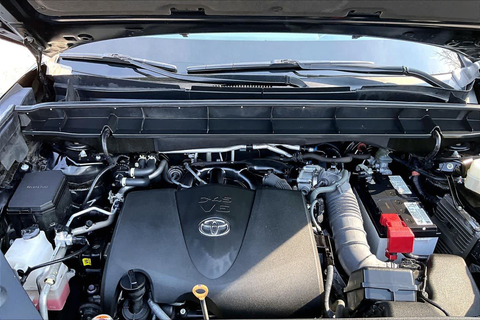 Used 2022 Toyota Highlander LE FWD image 30