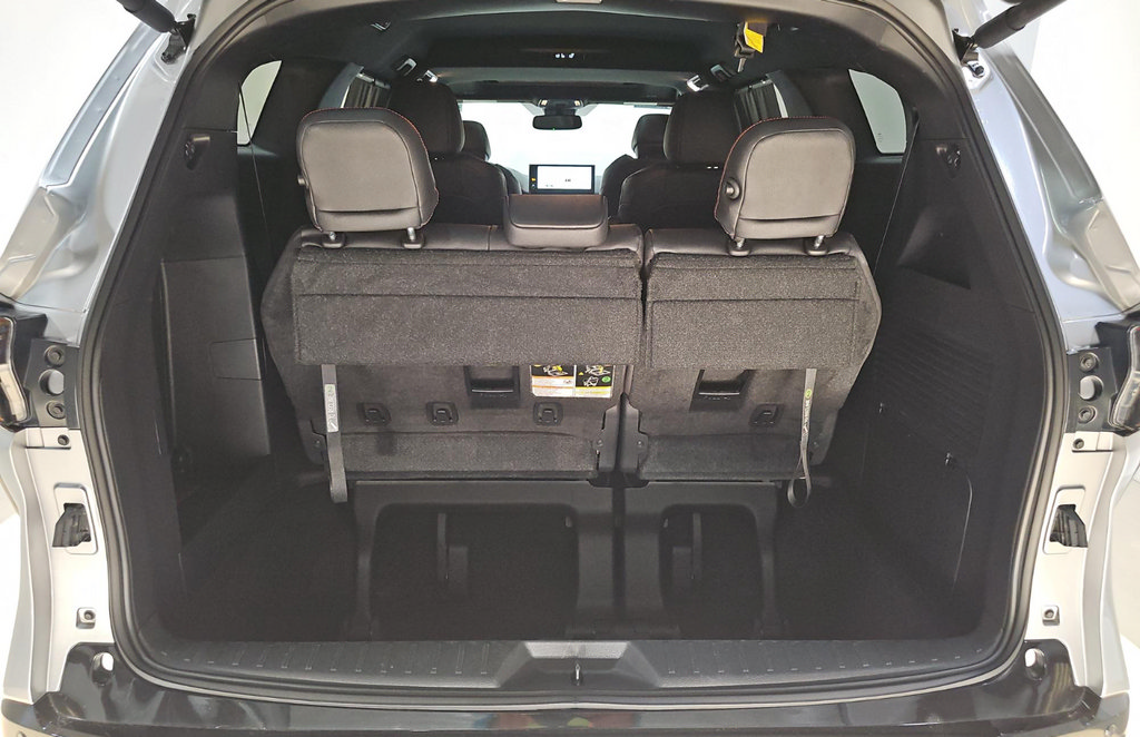 Used 2025 Toyota Sienna XSE FWD image 15