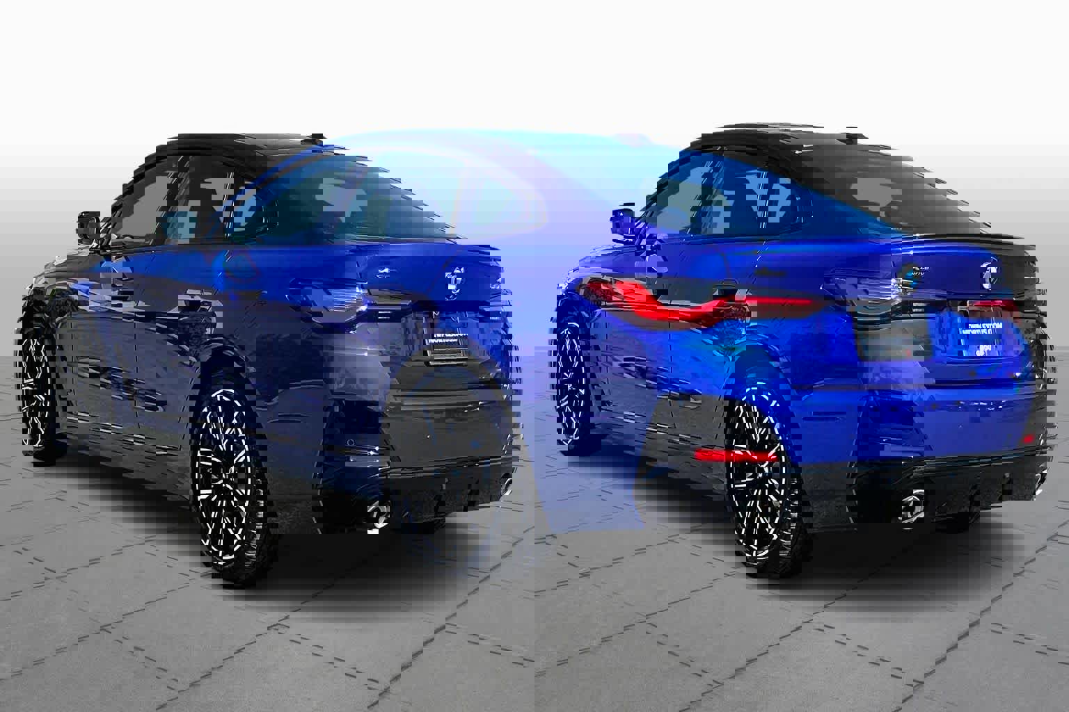 Used 2025 BMW 430i xDrive w/ M Sport Package image 11