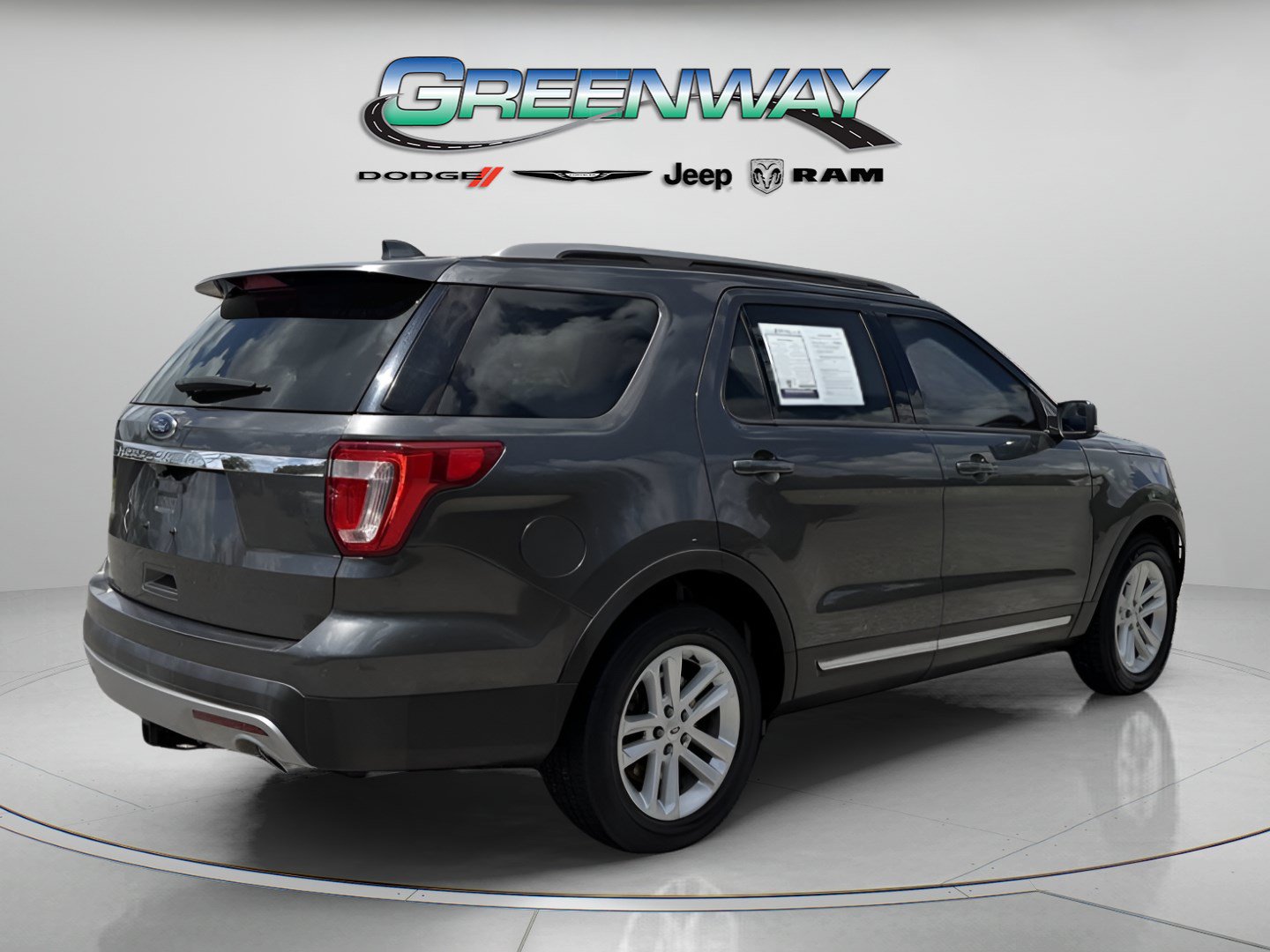 Used 2016 Ford Explorer XLT w/ Equipment Group 202A FWD image 4