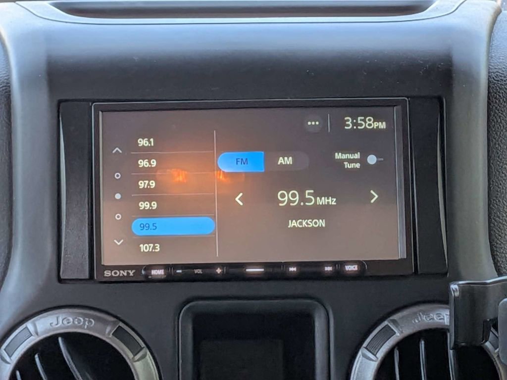 Used 2018 Jeep Wrangler Unlimited Sport image 15