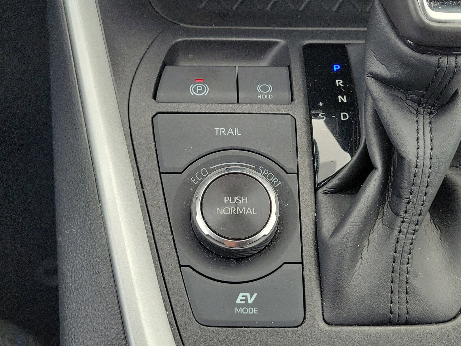 Used 2024 Toyota RAV4 SE AWD/4WD image 32