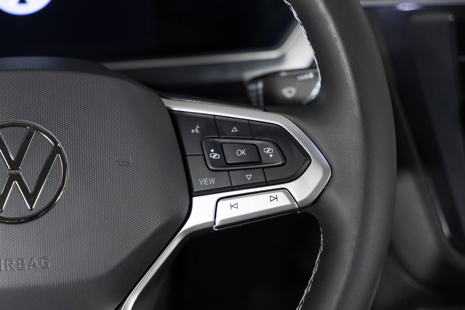 Used 2022 Volkswagen Tiguan SE image 32