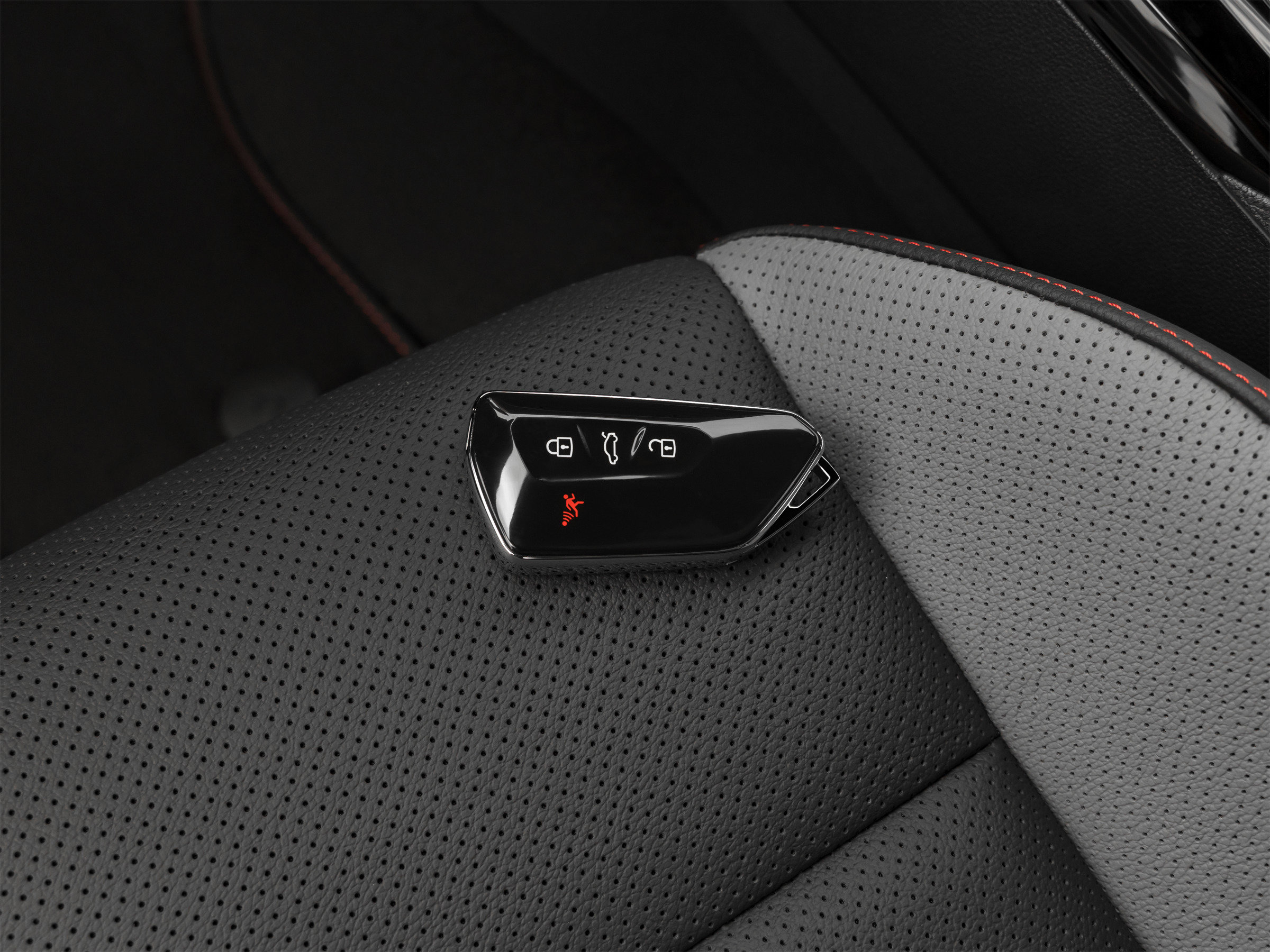 Used 2025 Volkswagen GTI SE FWD image 14
