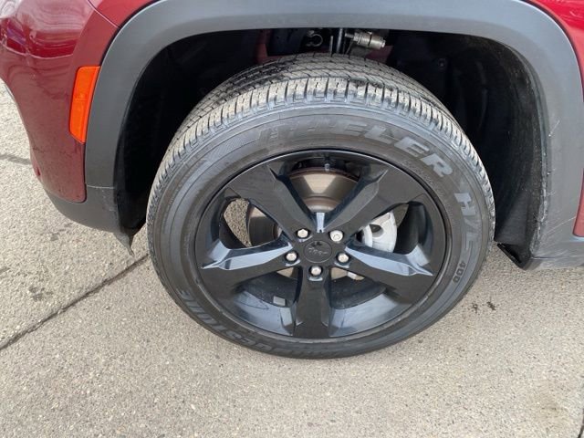 Used 2024 Jeep Grand Cherokee Altitude image 11