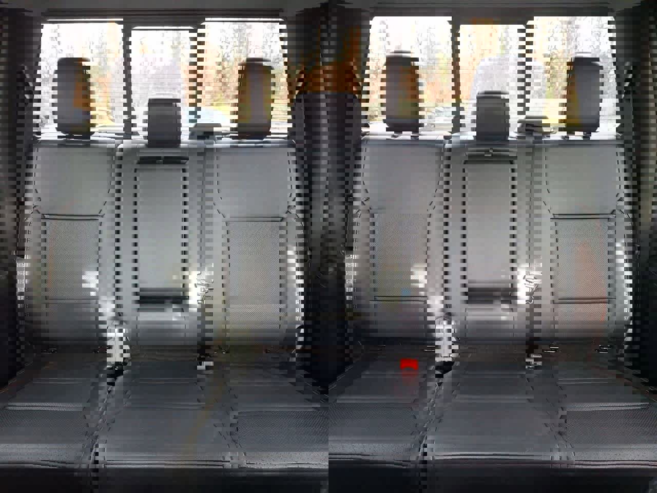 Used 2022 Ford F150 Lariat w/ FX4 Off-Road Package image 13