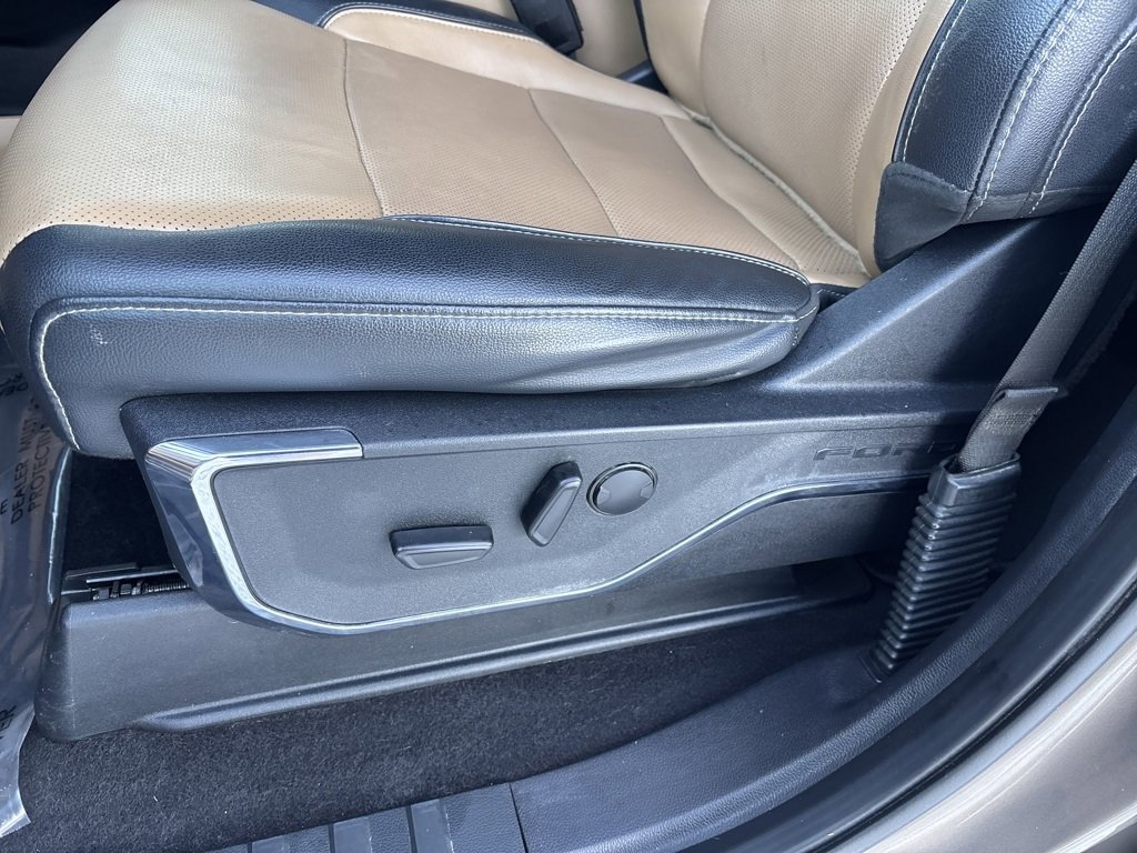 Used 2023 Ford F150 Lariat w/ Max Trailer Tow Package image 29