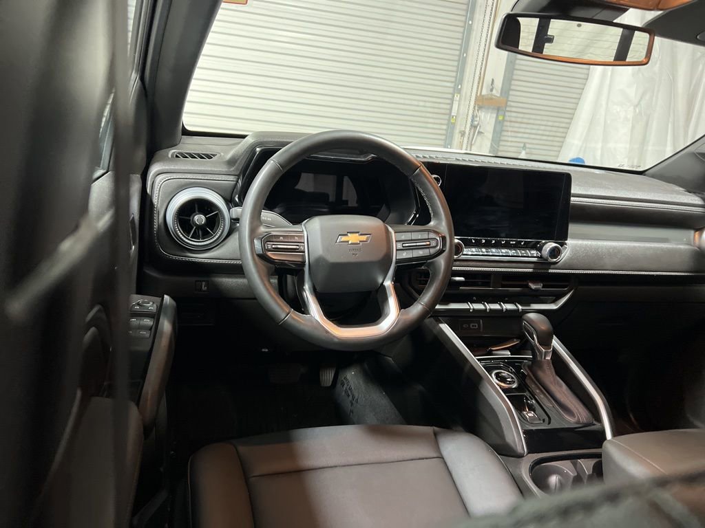 Used 2025 Chevrolet Colorado LT w/ LT Convenience Package image 23