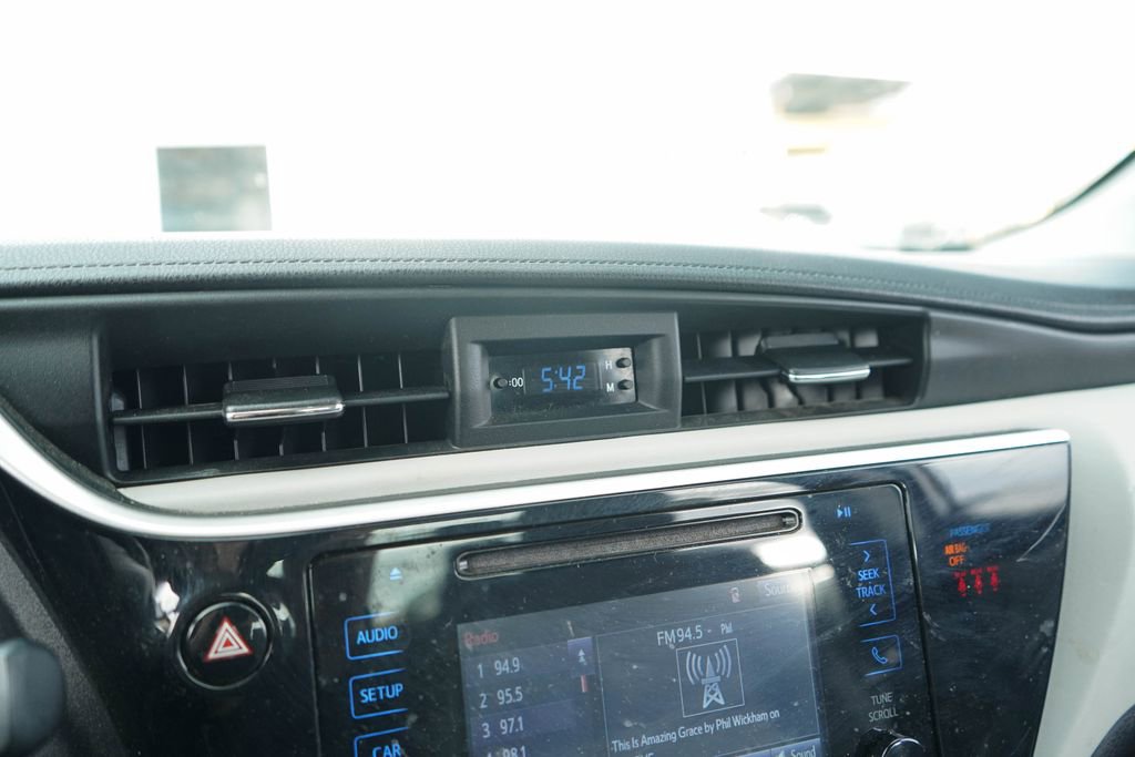 Used 2018 Toyota Corolla LE w/ Carpet Mat Package (TMS) image 21