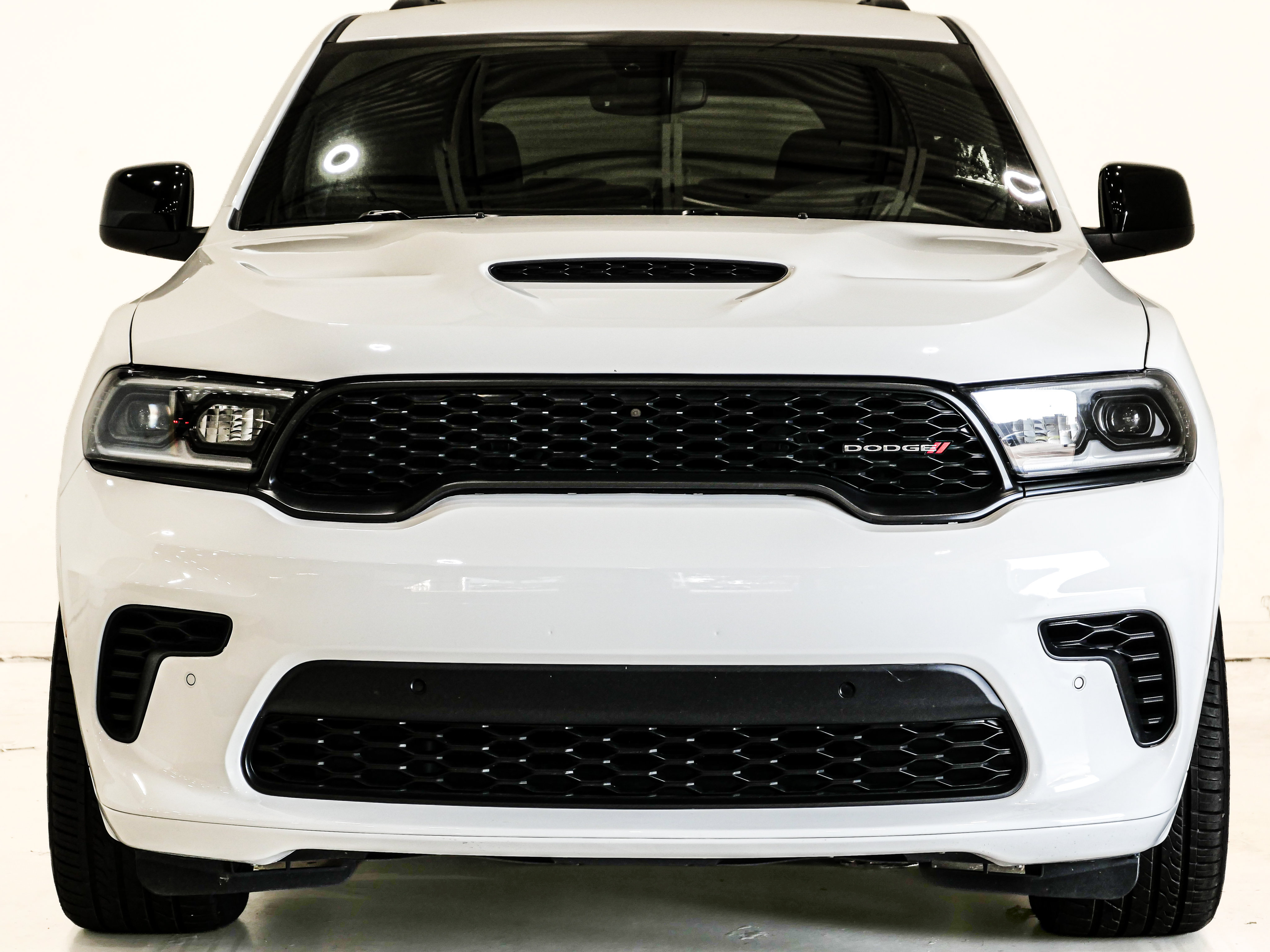 Used 2023 Dodge Durango R/T w/ Tow 'N Go Package AWD/4WD image 2