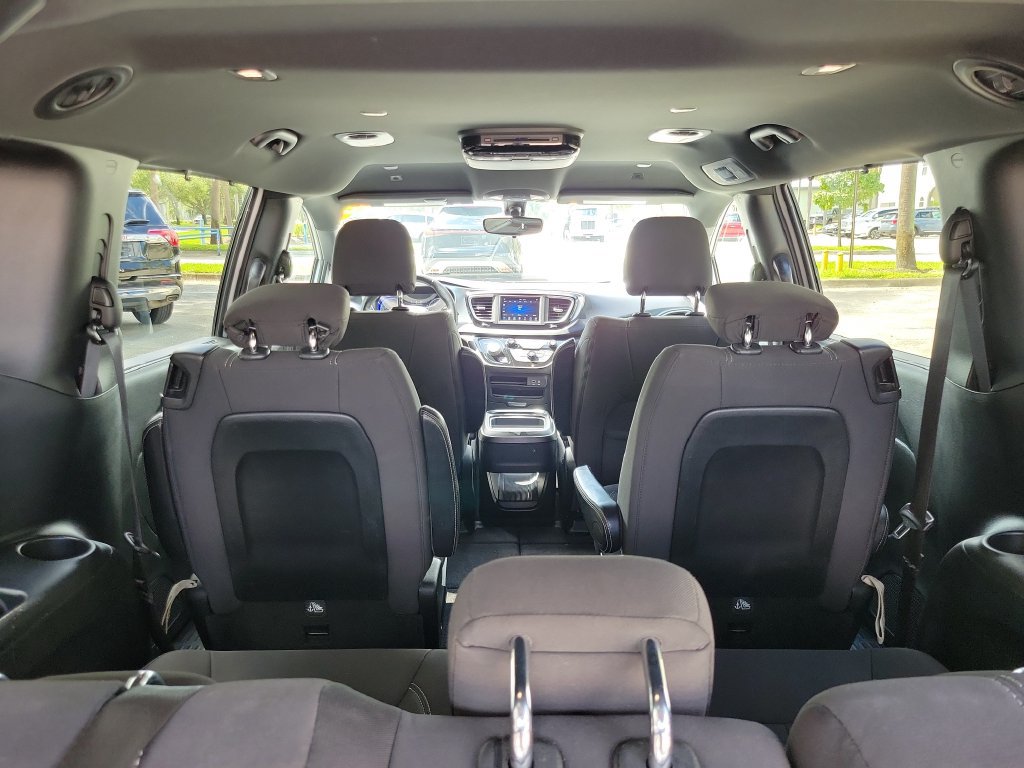 Used 2018 Chrysler Pacifica Touring Plus w/ S Appearance Package FWD image 8