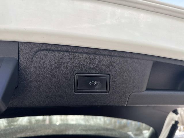 Used 2024 Volkswagen Atlas Cross Sport SE image 10