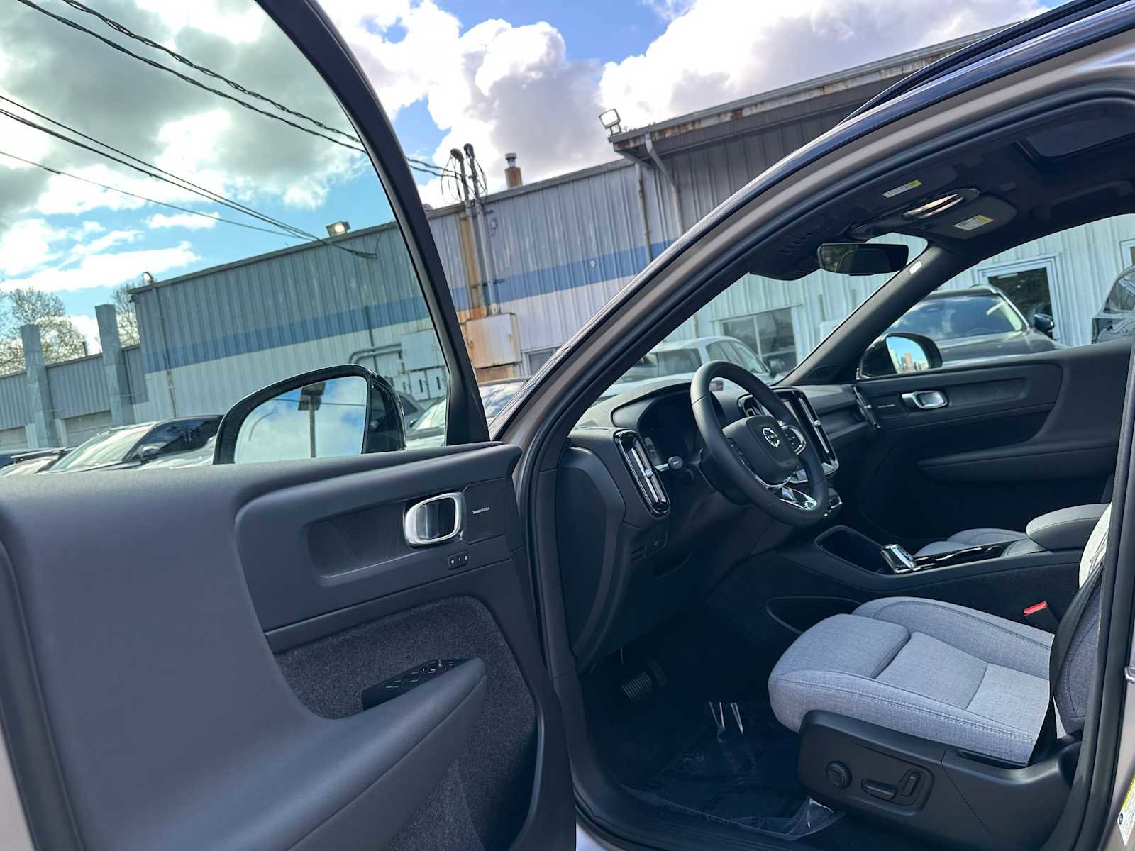 Used 2023 Volvo XC40 Recharge Ultimate image 20