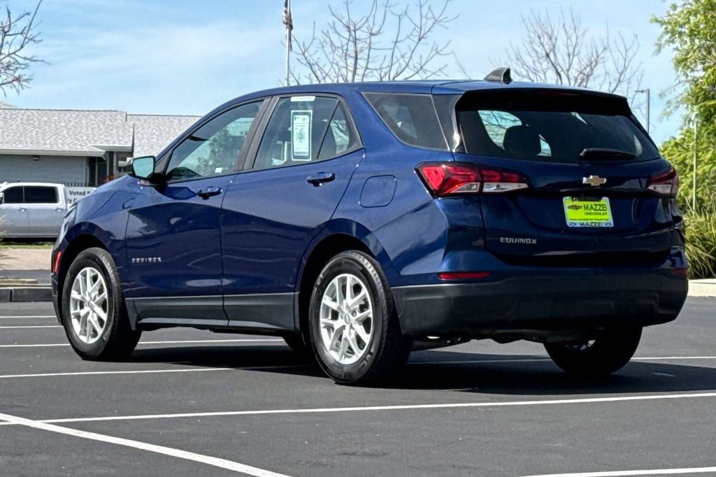 Used 2023 Chevrolet Equinox LS FWD image 3
