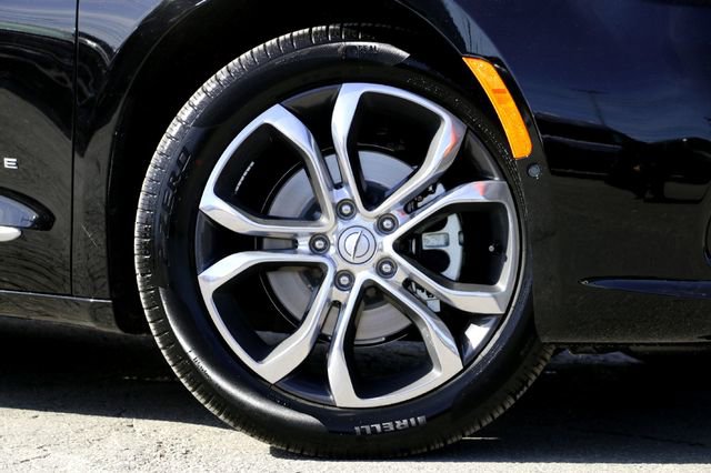 New 2026 Chrysler Pacifica Pinnacle image 2