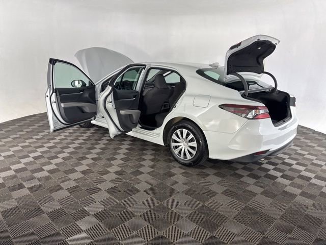 Used 2023 Toyota Camry LE image 18