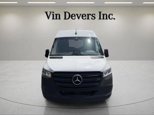 Used 2025 Mercedes-Benz Sprinter 2500 image 2