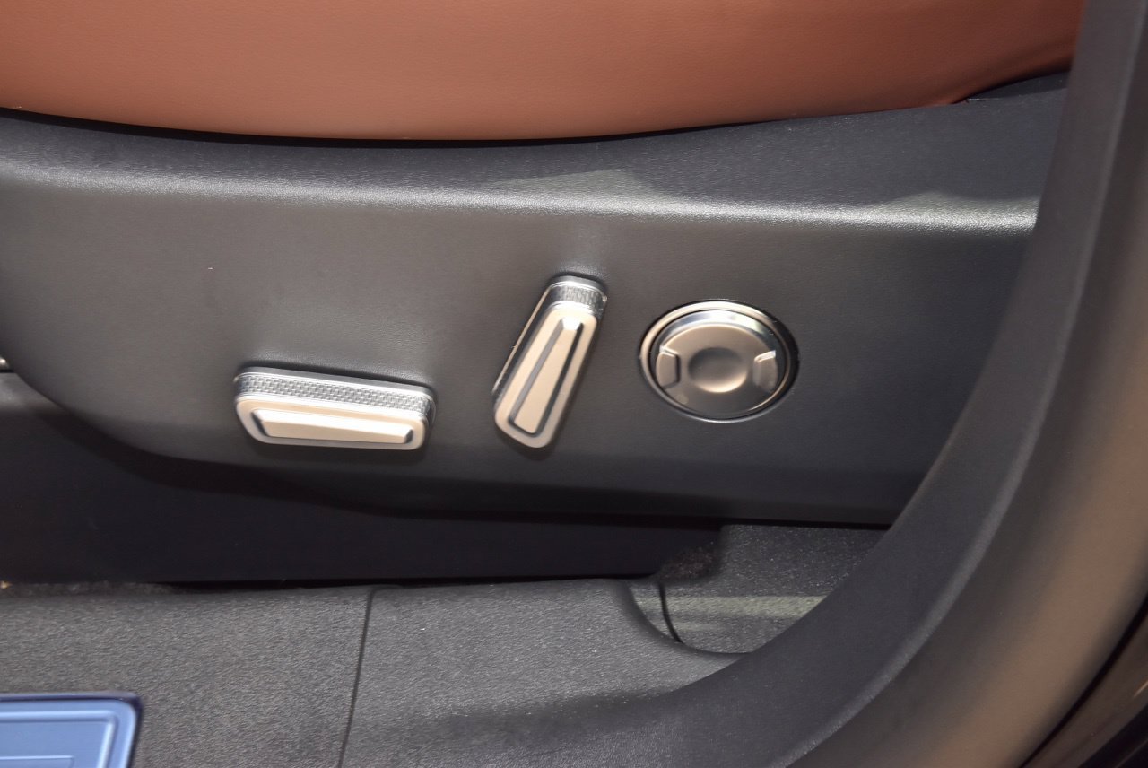 New 2026 Lincoln Nautilus Reserve AWD/4WD image 36