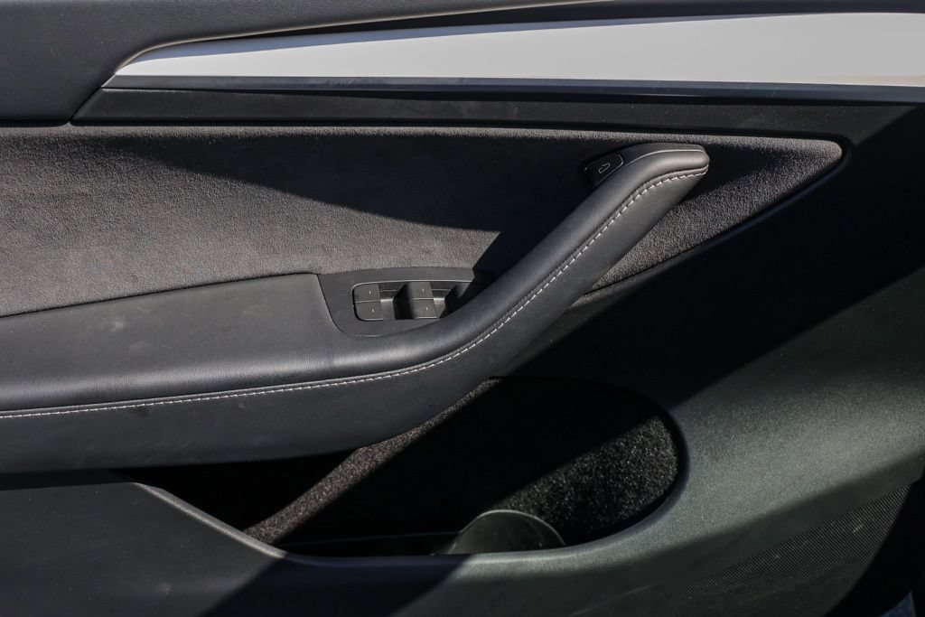 Used 2024 Tesla Model Y Long Range AWD/4WD image 26