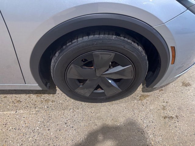 Used 2024 Toyota Prius LE image 10