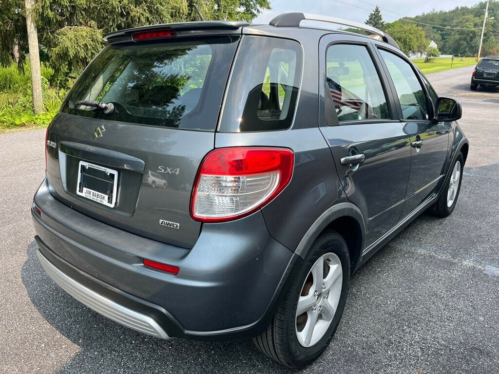 Used 2009 Suzuki SX4 AWD Hatchback w/ Touring Pkg image 3
