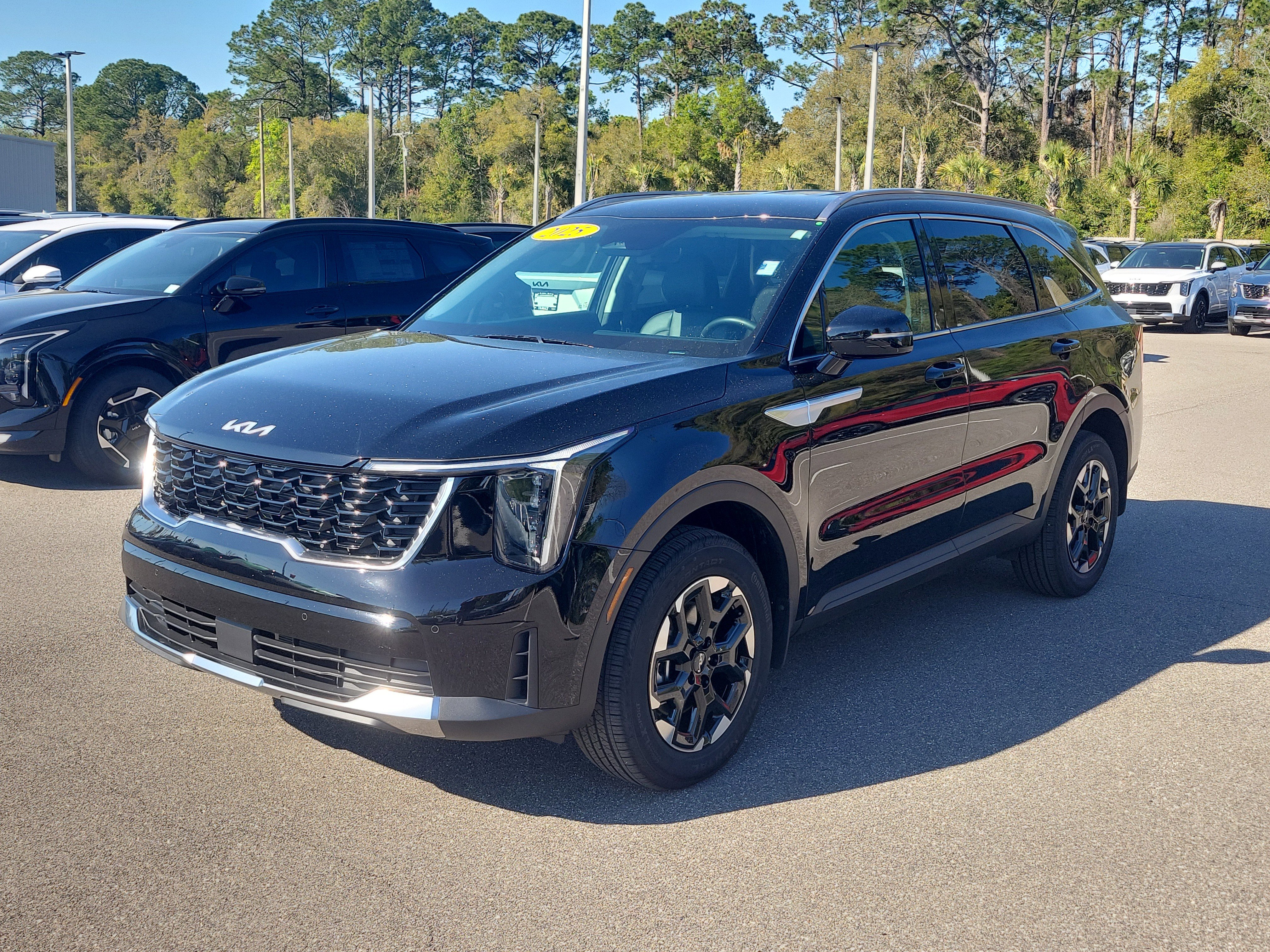 Certified 2025 Kia Sorento S image 3