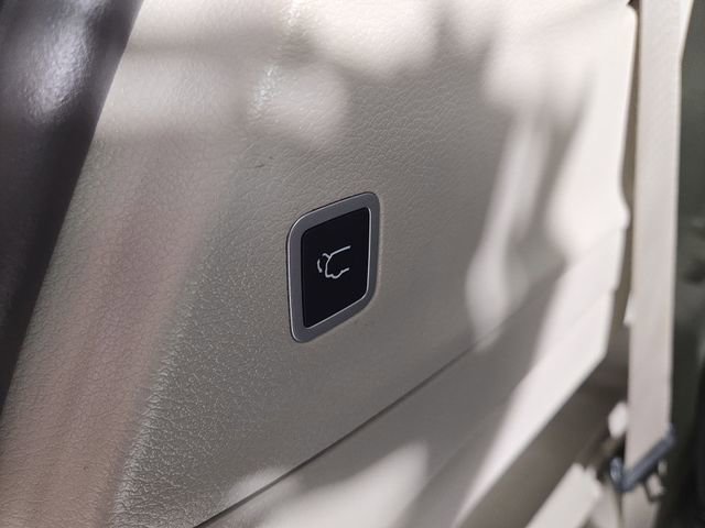 Used 2023 Chrysler Pacifica Touring-L image 33