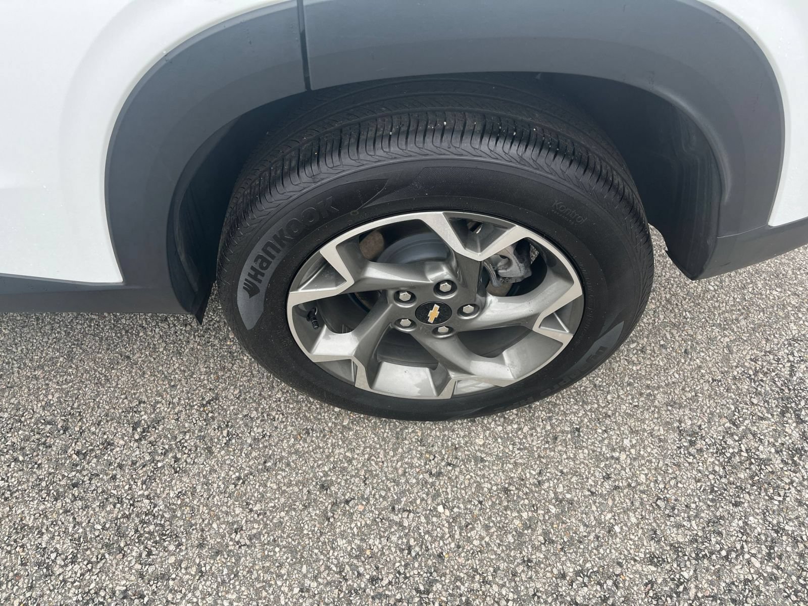 Used 2025 Chevrolet Trax LT FWD image 29