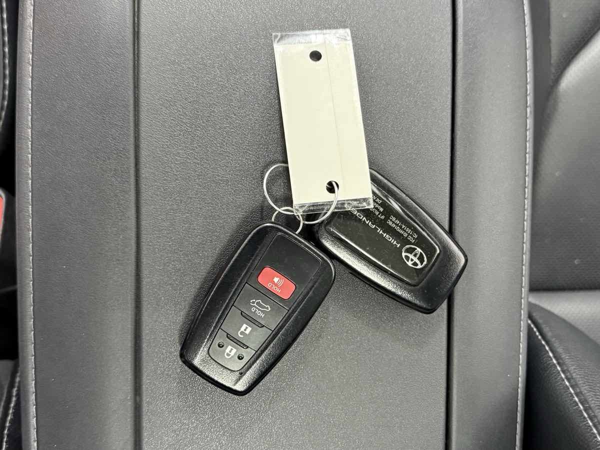 Used 2021 Toyota Highlander Limited image 36